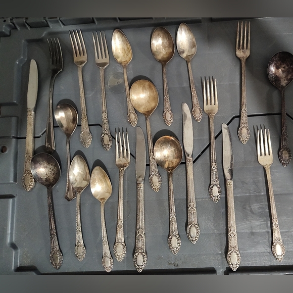 WM A Rogers AA‎ Heavy Oneida LTD 21 Piece Plated Flatware Set Old South - Picture 2 of 13